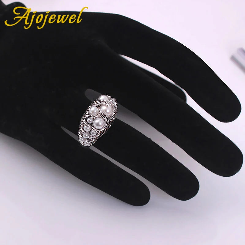 Women’s Vintage Pearl & Rhinestone Ring – Retro Jewelry