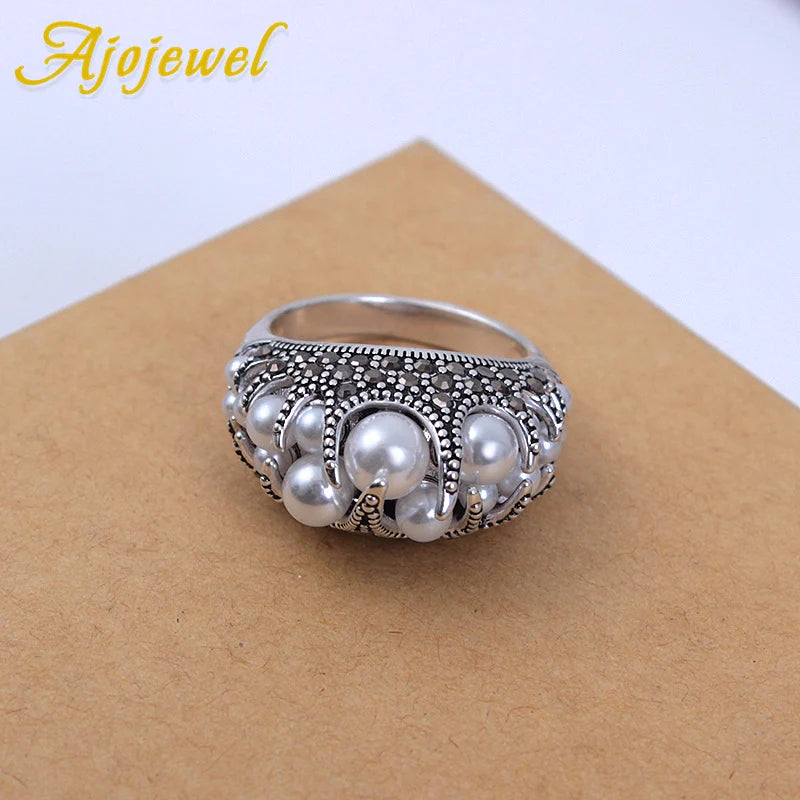 Women’s Vintage Pearl & Rhinestone Ring – Retro Jewelry