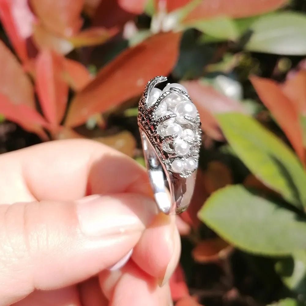 Women’s Vintage Pearl & Rhinestone Ring – Retro Jewelry