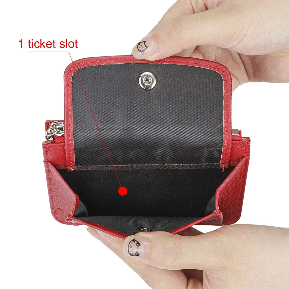 محفظة جلدية نسائية للبطاقات والعملات المعدنية مع سلسلة مفاتيح