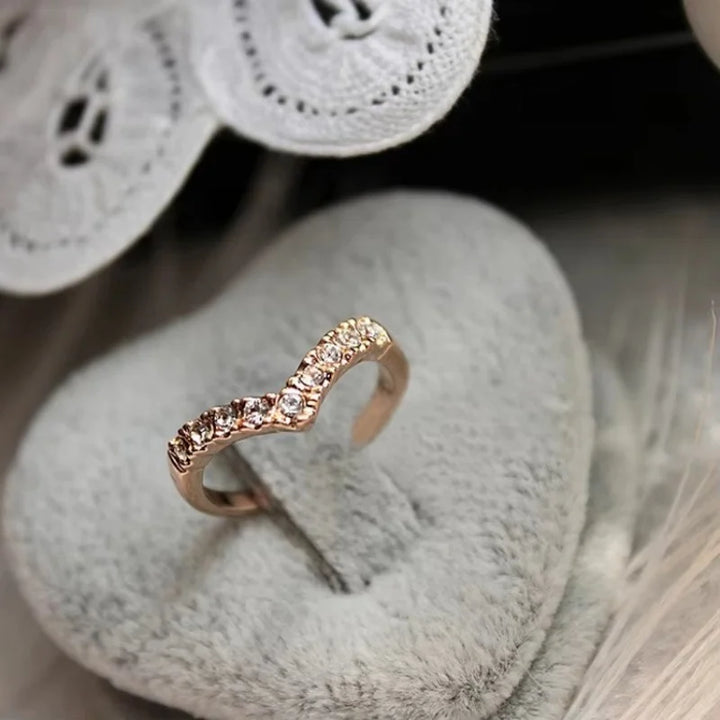 Women’s V-Shaped Crystal Fashion Ring – 2025 Jewelry