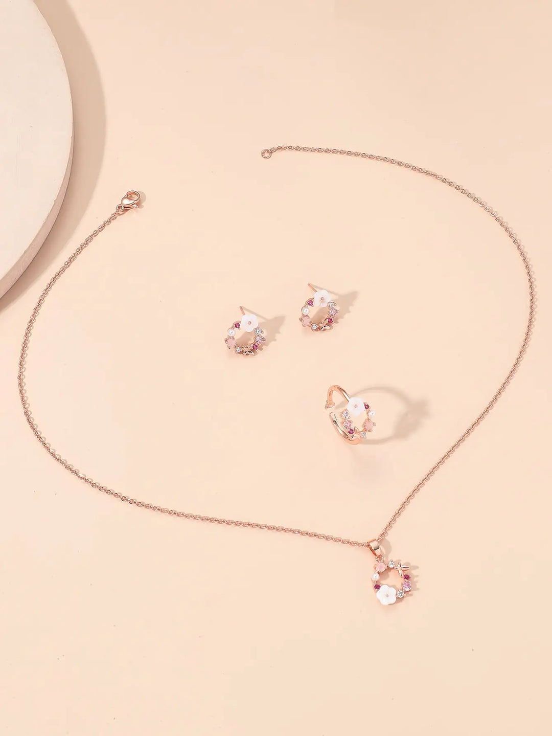 Schmuckset für Damen in Roségold mit Blumenmuster – Halskette, Ring &amp; Ohrringe